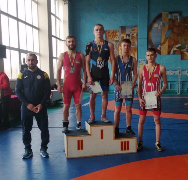 Микола Василик бронзовий призер з вільної боротьби (крайній зправа)
